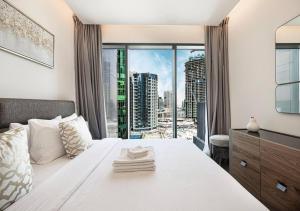 Waterfront 1BR - Canal View - Fully Furnished
