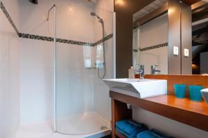 B&B / Chambres d'hotes Chambres d-hotes avec piscine : photos des chambres