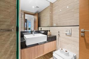 Loft-Style Studio - Canal View - Fully Furnished - Near Dubai Mall - Burj Khalifa