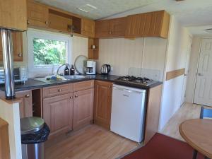 Gezellige Stacaravan nr 7 op Mini-Camping Klaproosje 4 personen