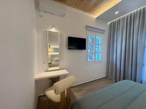 Patras Rooms est 1990