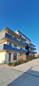 Studio Beach Please!