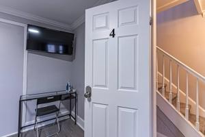 Private BR Trains EWR USA Mall Penn Station