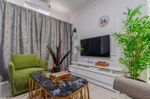 Luxurious sandton apartment with Inverter