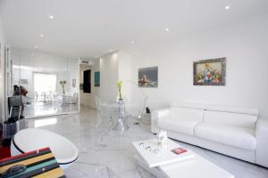 LA CROISETTE élégant studio avec balcon et vue mer aperçu