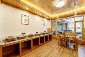 Treebo Premium The TakeyS, Mall Road