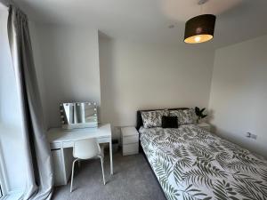 Cozy room in luxury shared apartment