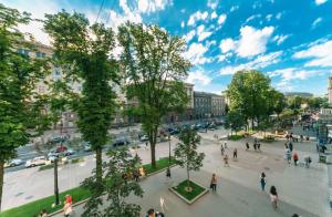 Крещатик 21 с большой терассой