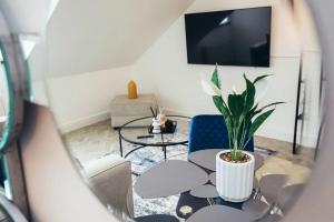 Hen & Chickens Luxury Apartments, Free Parking, By DerBnB