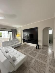 Apto de 100m2 entre praias do Tombo e Asturias