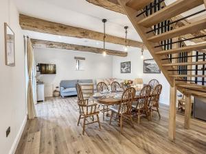 Broomy Barn Brompton Regis