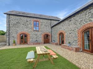 Broomy Barn Brompton Regis