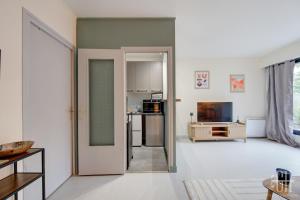 Appartements L-ideal - Parking - Terrasse - Wifi fibre - Proche Gare : Studio avec Terrasse