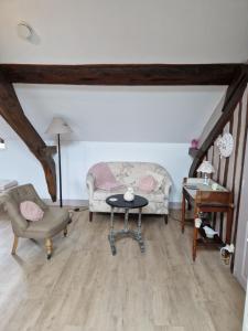 B&B / Chambres d'hotes D'anciennes ''chambres de bonnes'' : photos des chambres