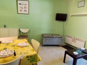 Appartement cosy avec balcon, à proximité du centre aquatique et des randonnées - FR-1-771-38