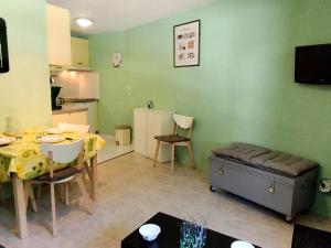 Appartement cosy avec balcon, à proximité du centre aquatique et des randonnées - FR-1-771-38