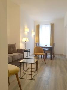 Centro Roma Grande - Spacious Apartment Near Spanish Steps, Sleeps up to 6 Guests by LOCAPPART