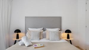 VACATION MARBELLA - Villa Federer, Old Town with a Big Communal Pool and Andalusian Garden