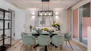 VACATION MARBELLA - Villa Federer, Cine Room, BBQ, NEW Decoration, Garage, Old Town Location, Big Communal Pool, Andalusian Garden, Walking to the Beach