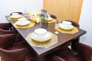 executive catchy two bedroom with `unbeatable city scenic views and swimming pool and well equipped gym and ample parking space and unbeatable city scenic views