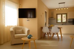 Paliochora Beachfront Escape, Milolithos Pool Retreats - 4hvězdičkové hotely ve městě Palaiochóra