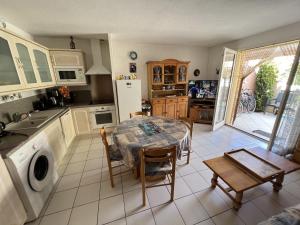 Pavillon pour 45 pers, proche plage, parking privé et climatisation - FR-1-781-91