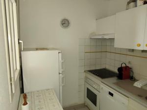 Appartements Appart 2 ch avec loggia a 100m du centre - FR-1-781-89 : photos des chambres