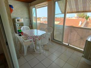 Appart 2 ch avec loggia à 100m du centre - FR-1-781-89