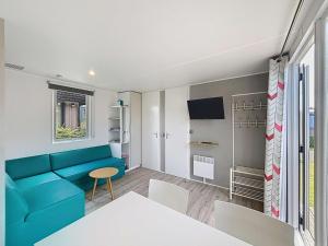 Maisons de vacances Mobil-home Grand Confort 4 pers, 2 chambres, 1 sdb, clim, terrasse & parking, a 200m de la plage - FR-1-361A-2 : photos des chambres