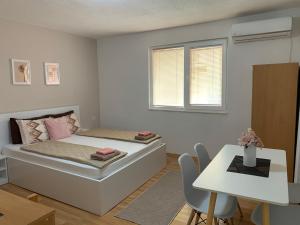 Apartment Polkaposki Trpejca