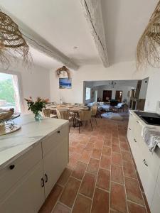 Villas Bastide de Charme en Pierre avec Piscine dans le Golfe de Saint Tropez : photos des chambres