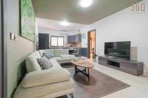 A 2BR maisonette fully equipped with AC in St Julians by 360 Estates