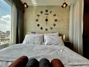 Modern1 1BR at MRT Bangson by Orn