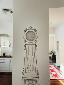 Cozy and Peaceful home surrounding by cafes and restaurants