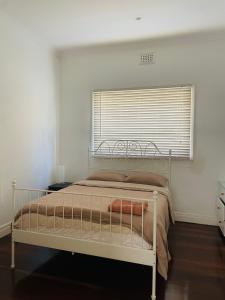 Cozy and Peaceful home surrounding by cafes and restaurants