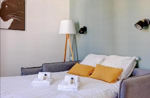 LA PANTHERE studio design central et calme, idéal pour un séjour en couple ou congrès