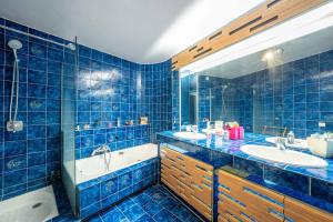Maisons de vacances Magnifique villa avec piscine : photos des chambres