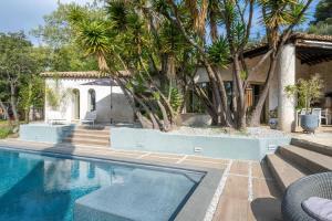 Maisons de vacances Magnifique villa avec piscine : photos des chambres