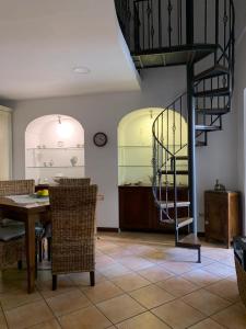 Annygiò House - De Vivo Realty