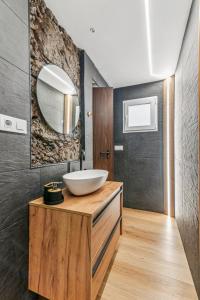 Home2Book Valleseco Mountain Views, BBQ & Jacuzzi