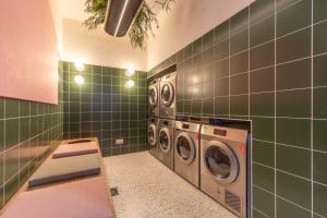 Solo para Estudiantes Plaza Castilla Madrid