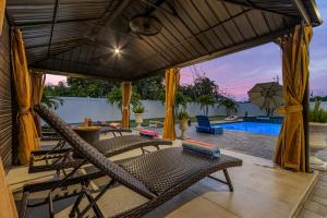 Perfect Sunsets, Heated Pool & Spa, Private Cabana - Pearlstone Retreat - Roelens