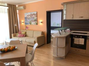 2 bedroom apartment komplex Andalusia Elenite with terrasa and sea