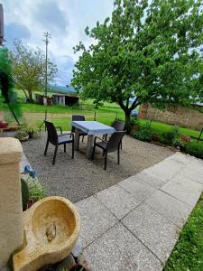 La cascina della grotta di tufo