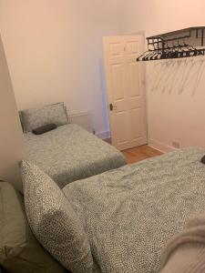 Spacious, Modern 4BR House, LFC, Free Parking