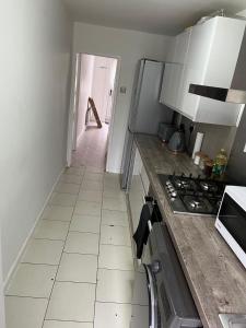 Spacious, Modern 4BR House, LFC, Free Parking