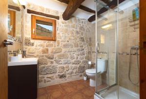 Patio con barbacoa disfruta del Matarraña