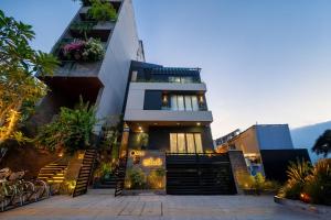 Sila Anila 7BRs Pool Villa My Khe Beach Da Nang