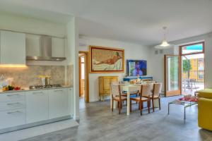 Boutique Terrace Apartment In The Center - Happy Rentals