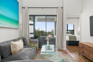 Atlantic Port 10 by Host Agents